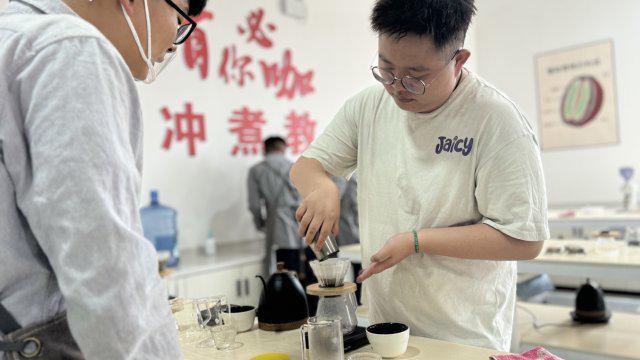 山：春花茶咖活动奏响春日乐章pg电子模拟器免费版云南保(图5)