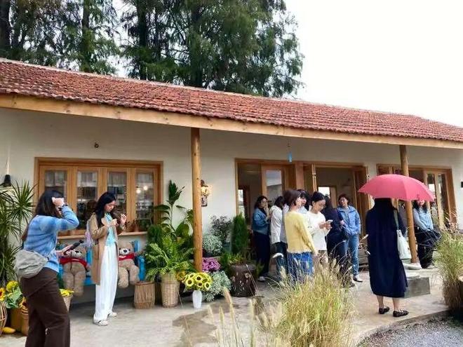 新姿势:去村里的咖啡馆“躺平”pg电子试玩网站免费解锁周末(图4) 新姿势:去村里的咖啡馆“躺平”pg电子试玩网站免费解锁周末(图4)